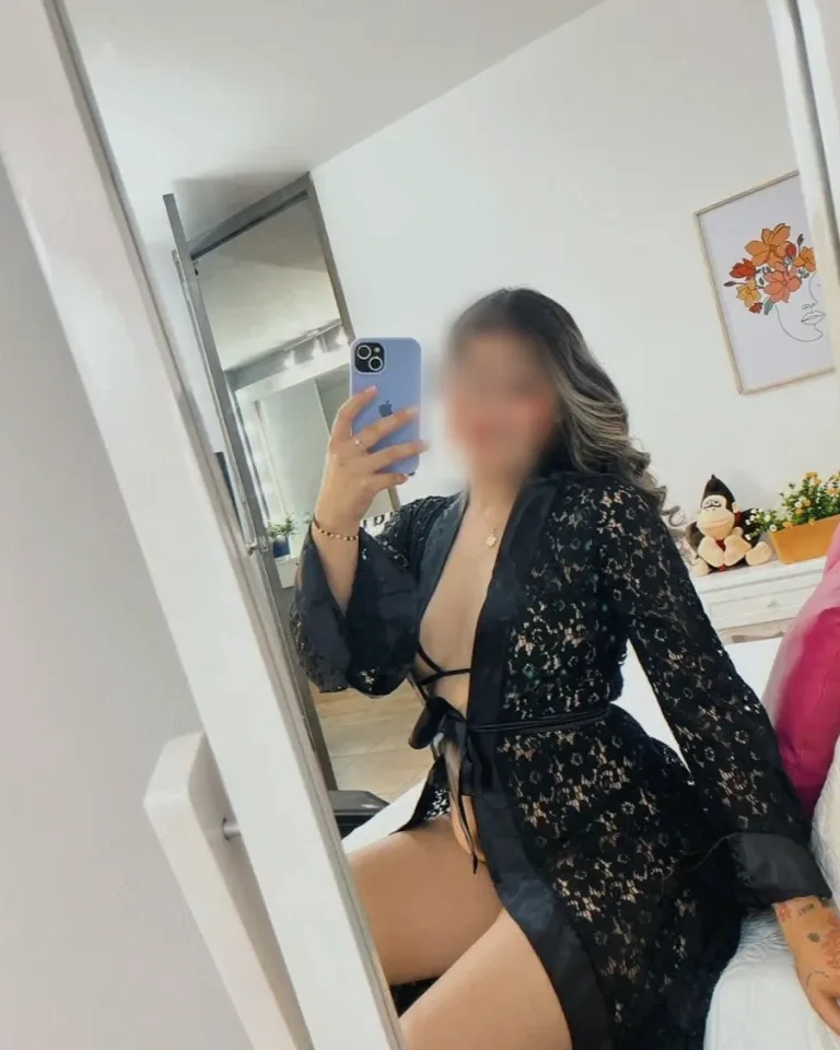 Andrea, 23