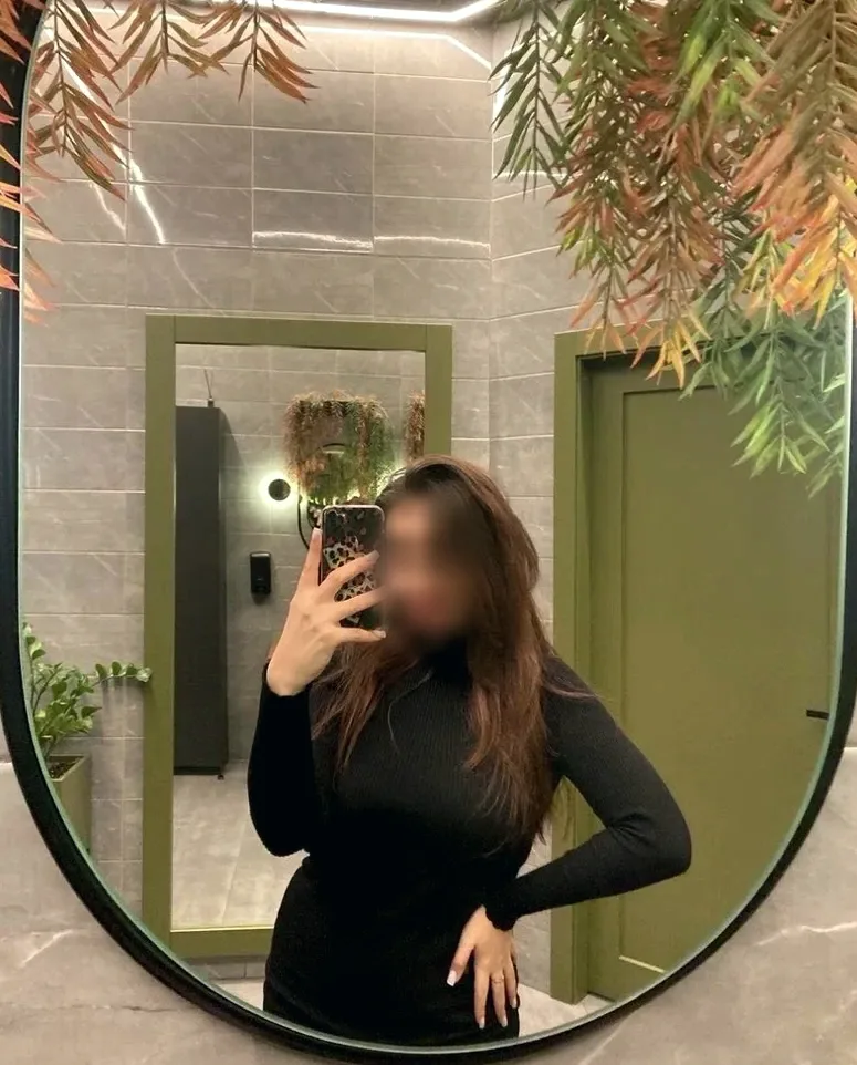 Mira, 23