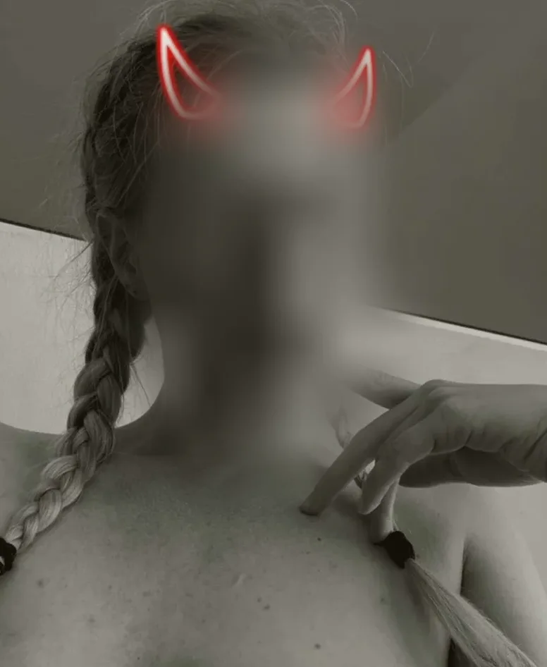 Nina, 32