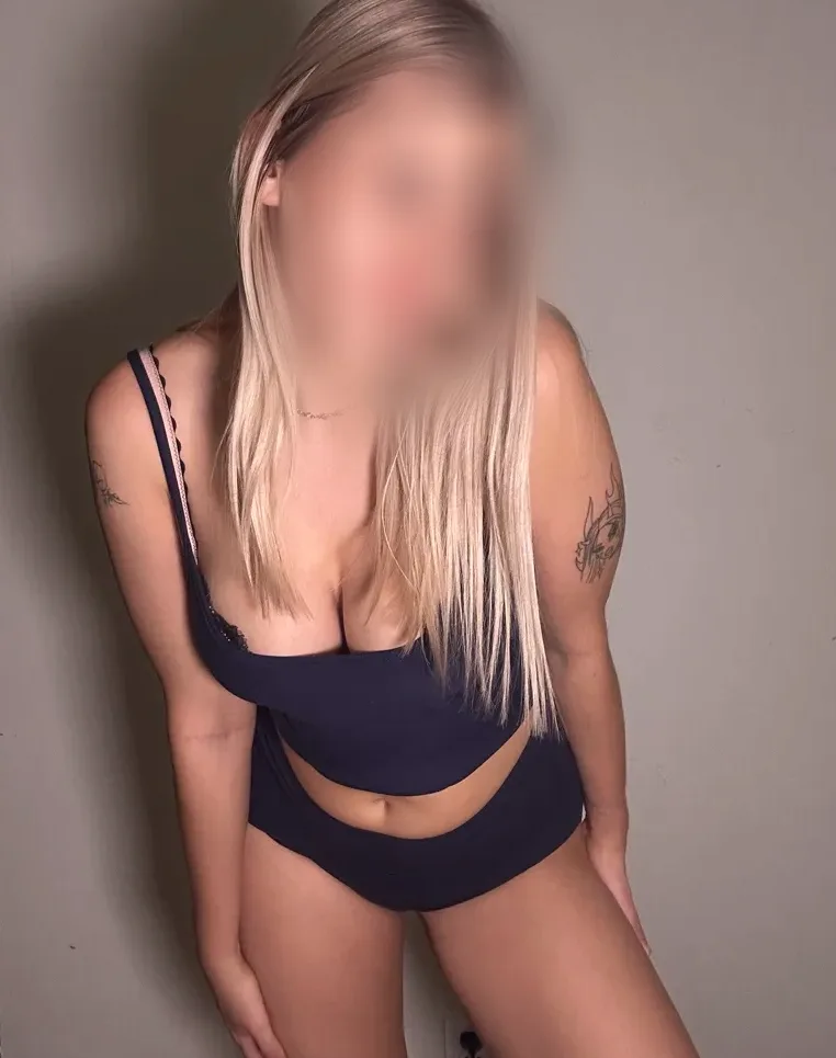 Rebecca, 26